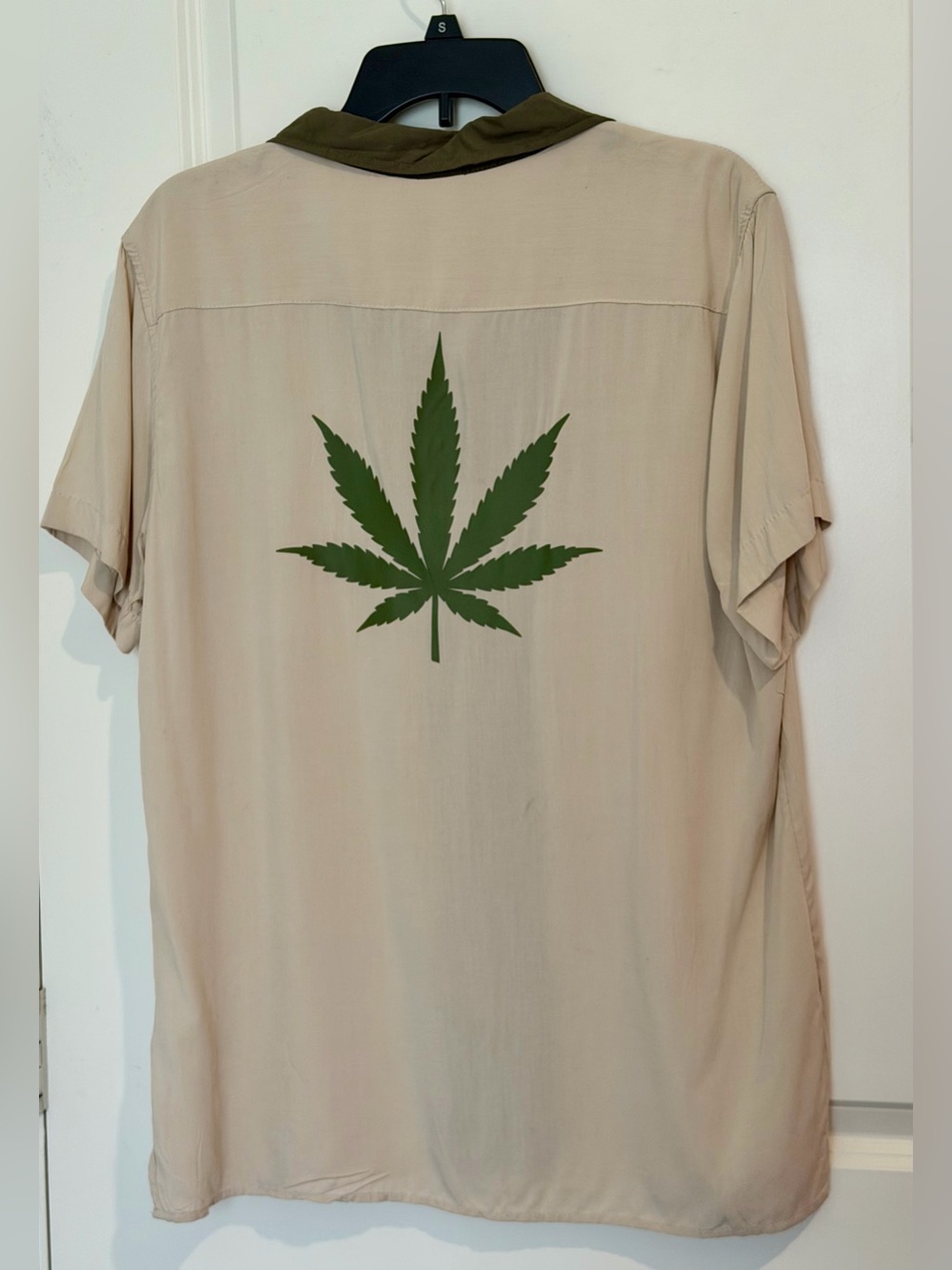 Distortion Men’s Hemp Leaf Camp Collar Button-Down Shirt – Size Medium - Picture 2 of 6